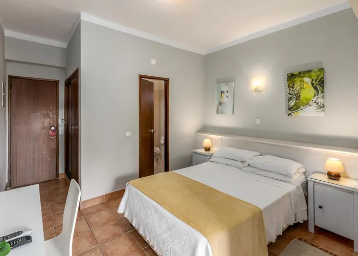 Oliveira 3*