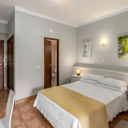 Oliveira 3*